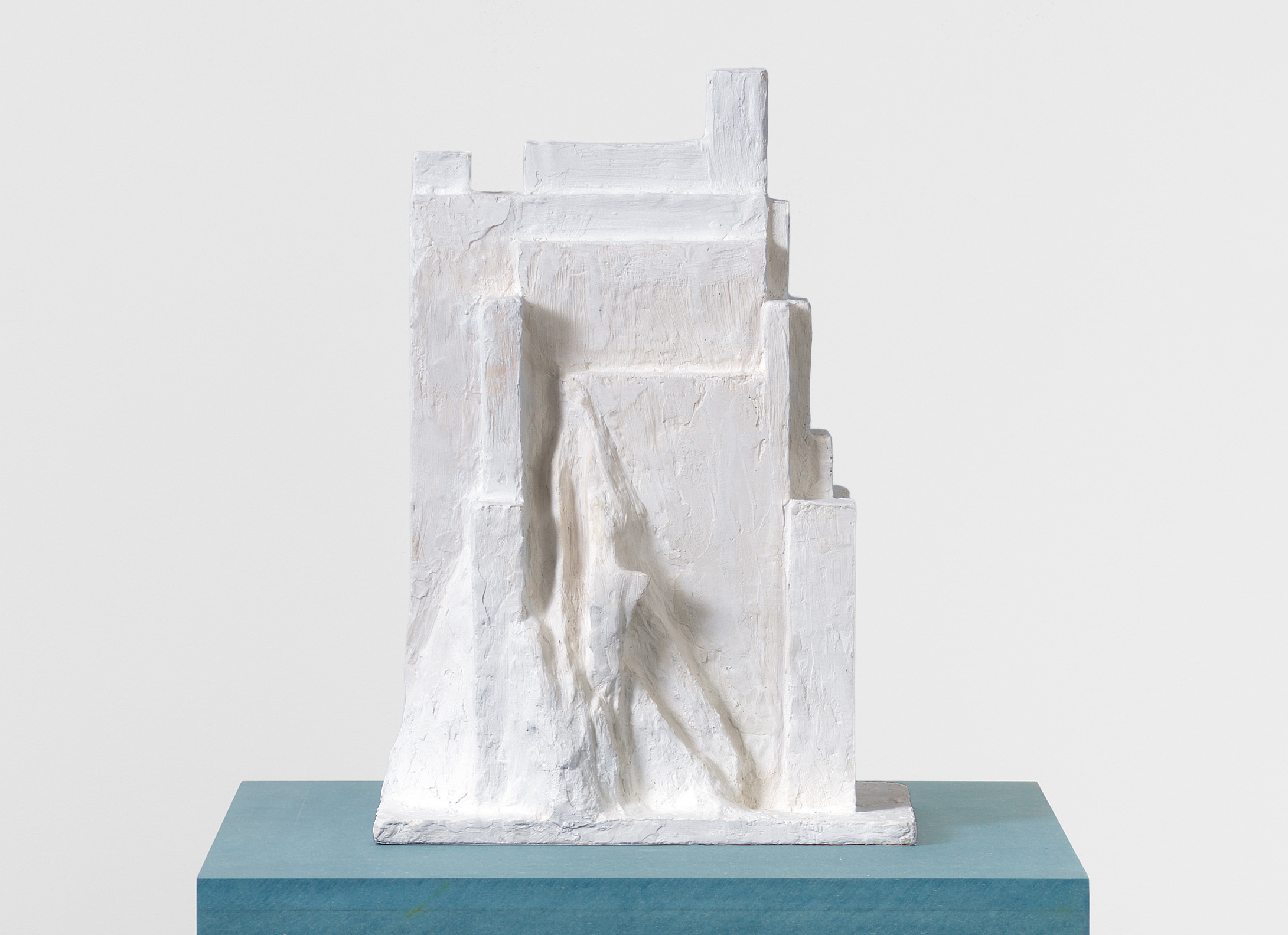 Jennifer Bolande, Drift 4, 2023, Plaster, wood, wire mesh on blue pigmented high-density composite plinth and base, 63 1/4 x 20 x 20 in.