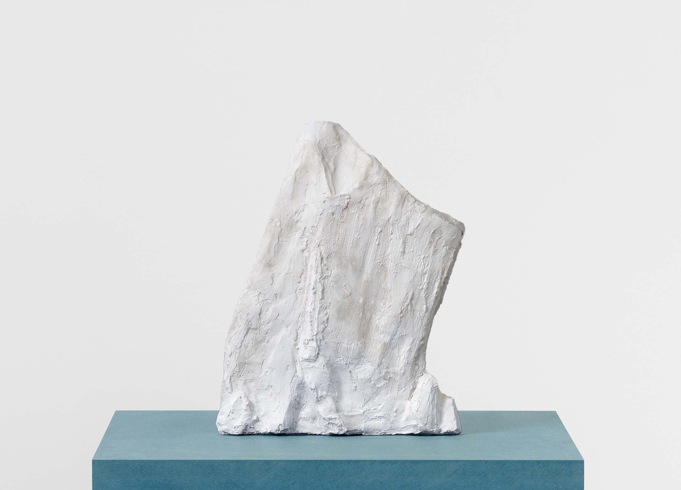 Jennifer Bolande, Drift 1, 2023, Plaster, wood, wire mesh on blue pigmented high-density composite plinth and base, 59 x 20 x 20 in.