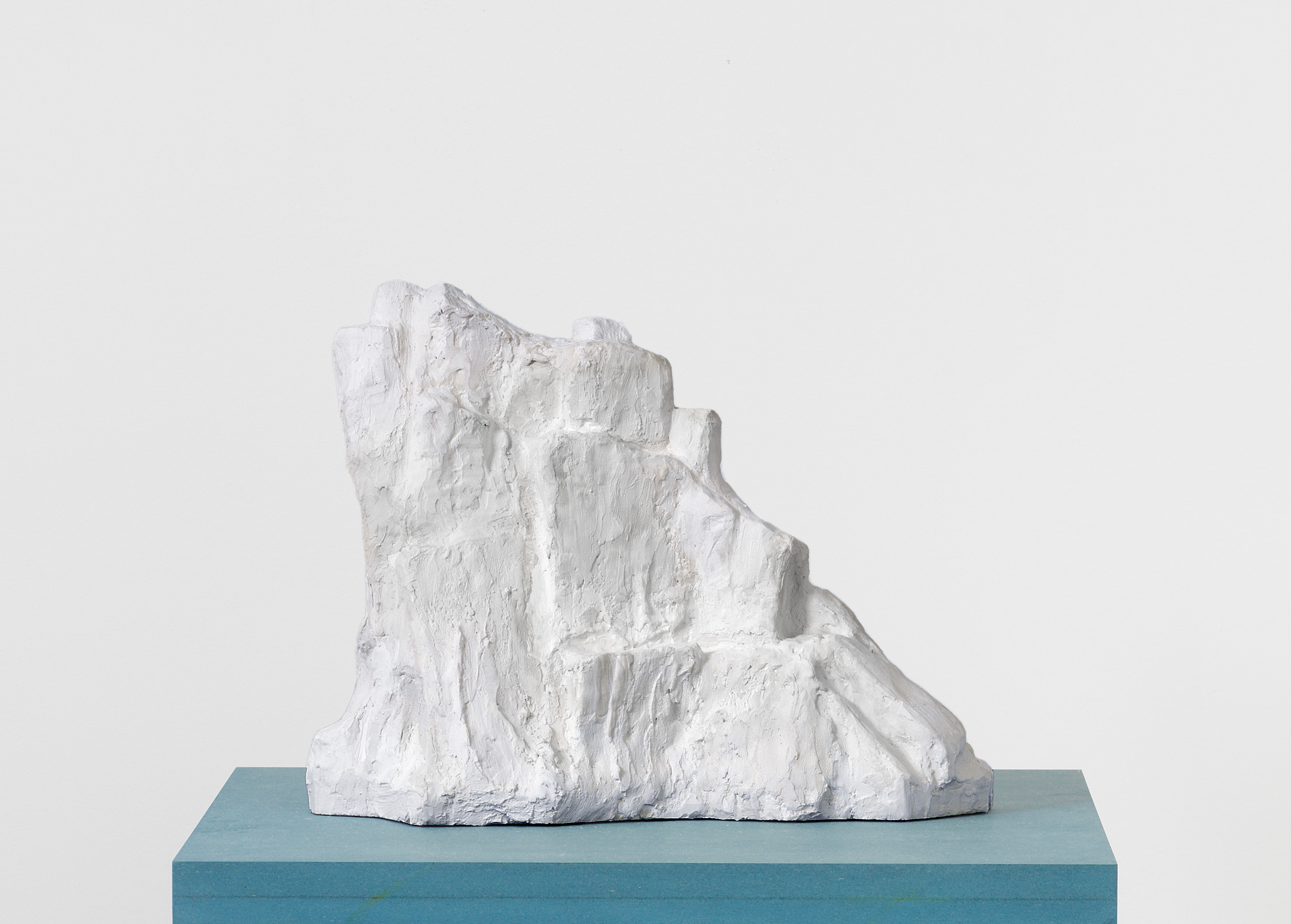Jennifer Bolande, Drift 3, 2023, Plaster, wood, wire mesh on blue pigmented high-density composite plinth and base, 57 x 20 x 20 in.